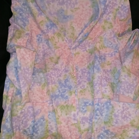 3 Whole scrub outfits - Picture 6 of 8